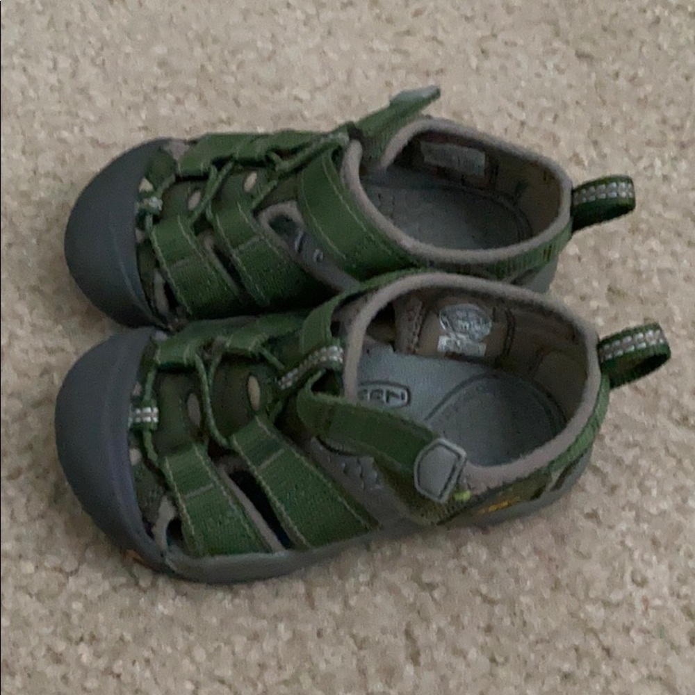 Size 7 Keens